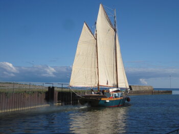 Sail boat leaving Port Bay